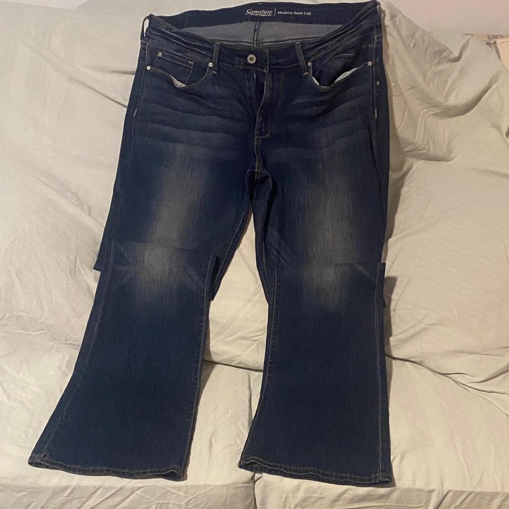 Signature by Levi Strauss Stretchy Modern Boot Cut Jeans - Dark Indigo Blue - Picture 1 of 5